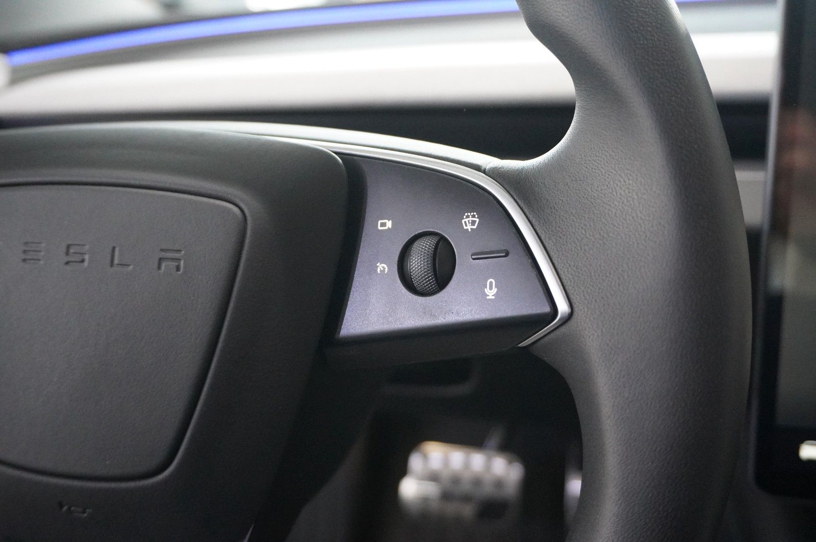 Fahrzeugabbildung Tesla Model 3 HIGHLAND DUAL-MOTOR NAVI/LED/KAMERA/AMD
