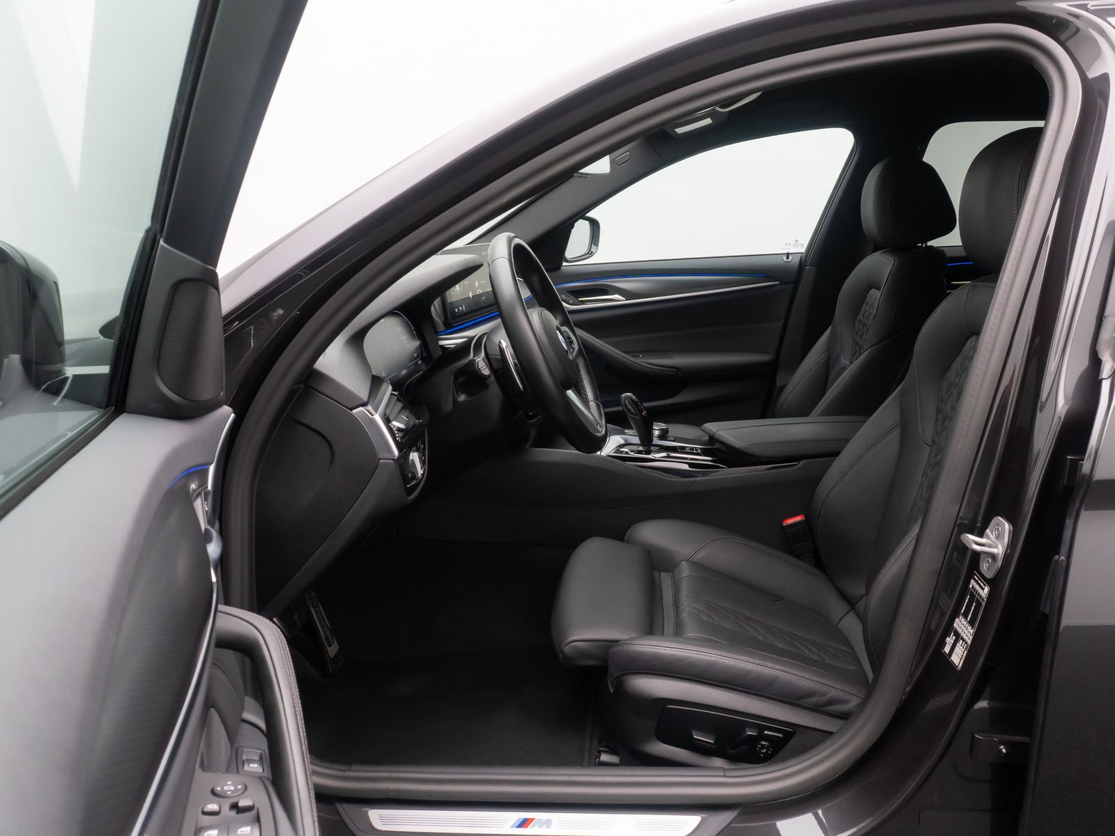 Fahrzeugabbildung BMW 520d M Sport Laser AHK HUD DAB Kamera Komfort