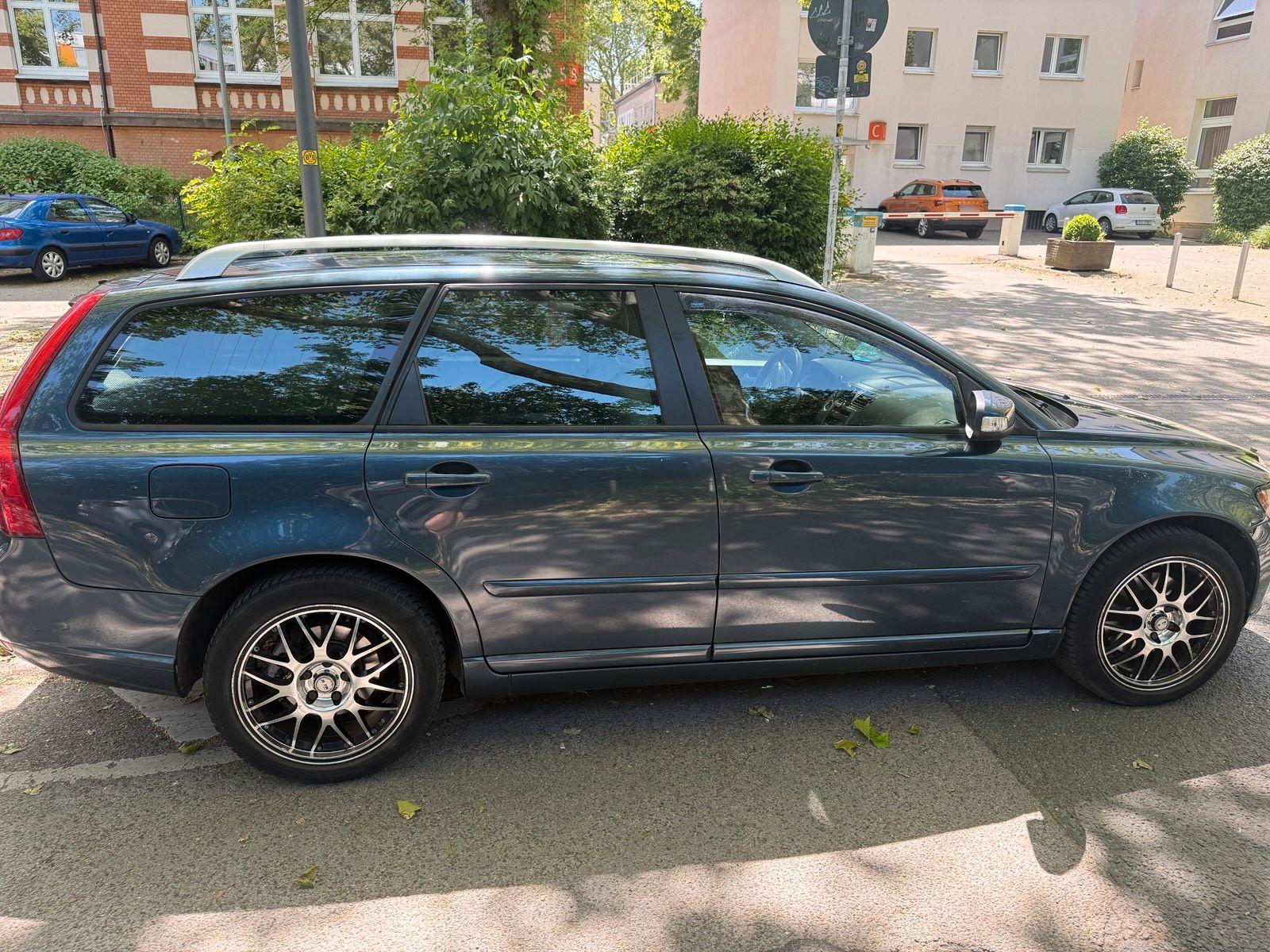 Volvo V50 2008 — rear view