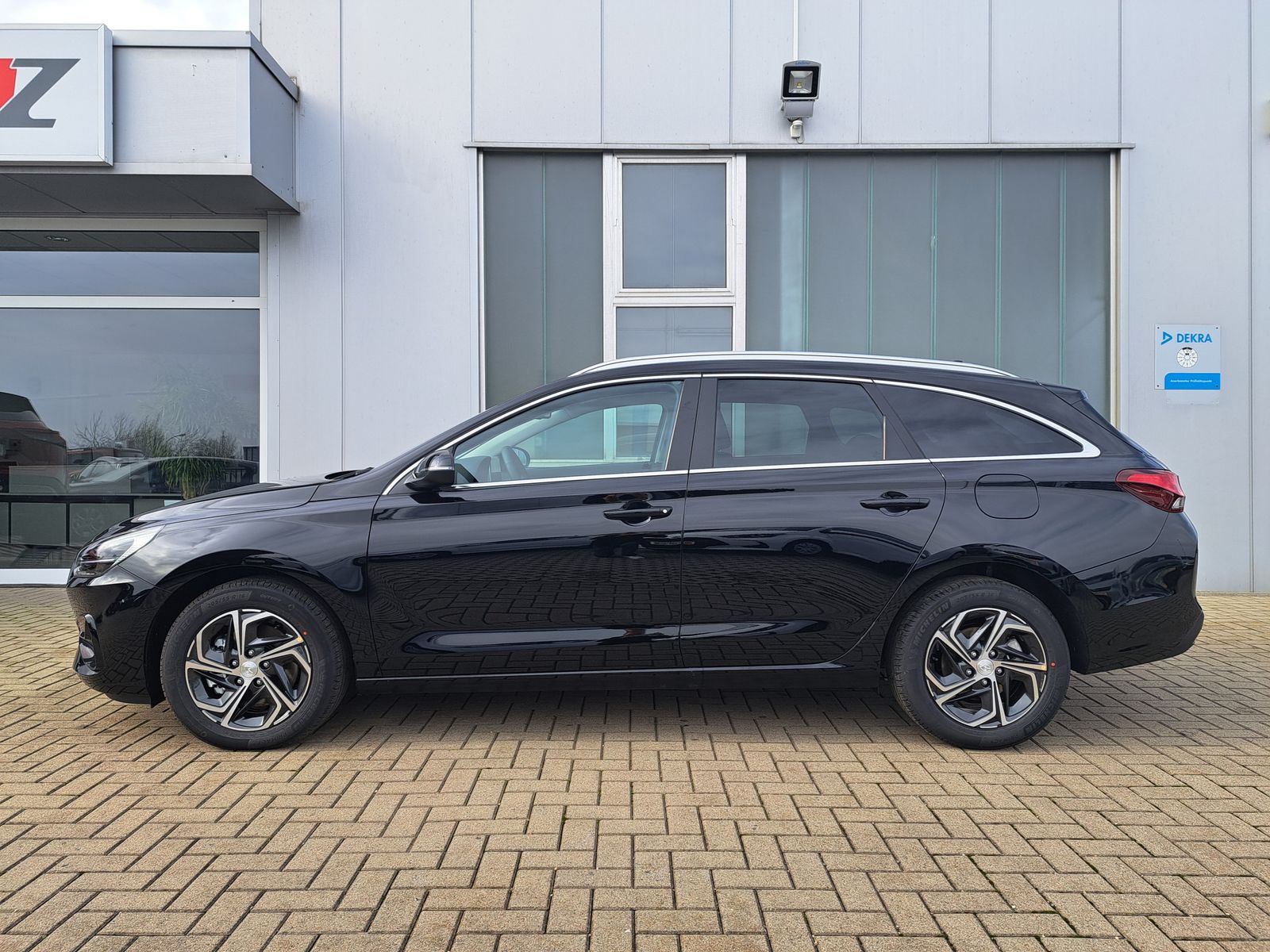 Fahrzeugabbildung Hyundai i30 LED NAVI KAMERA WINTERPAKET TEMPO ALU