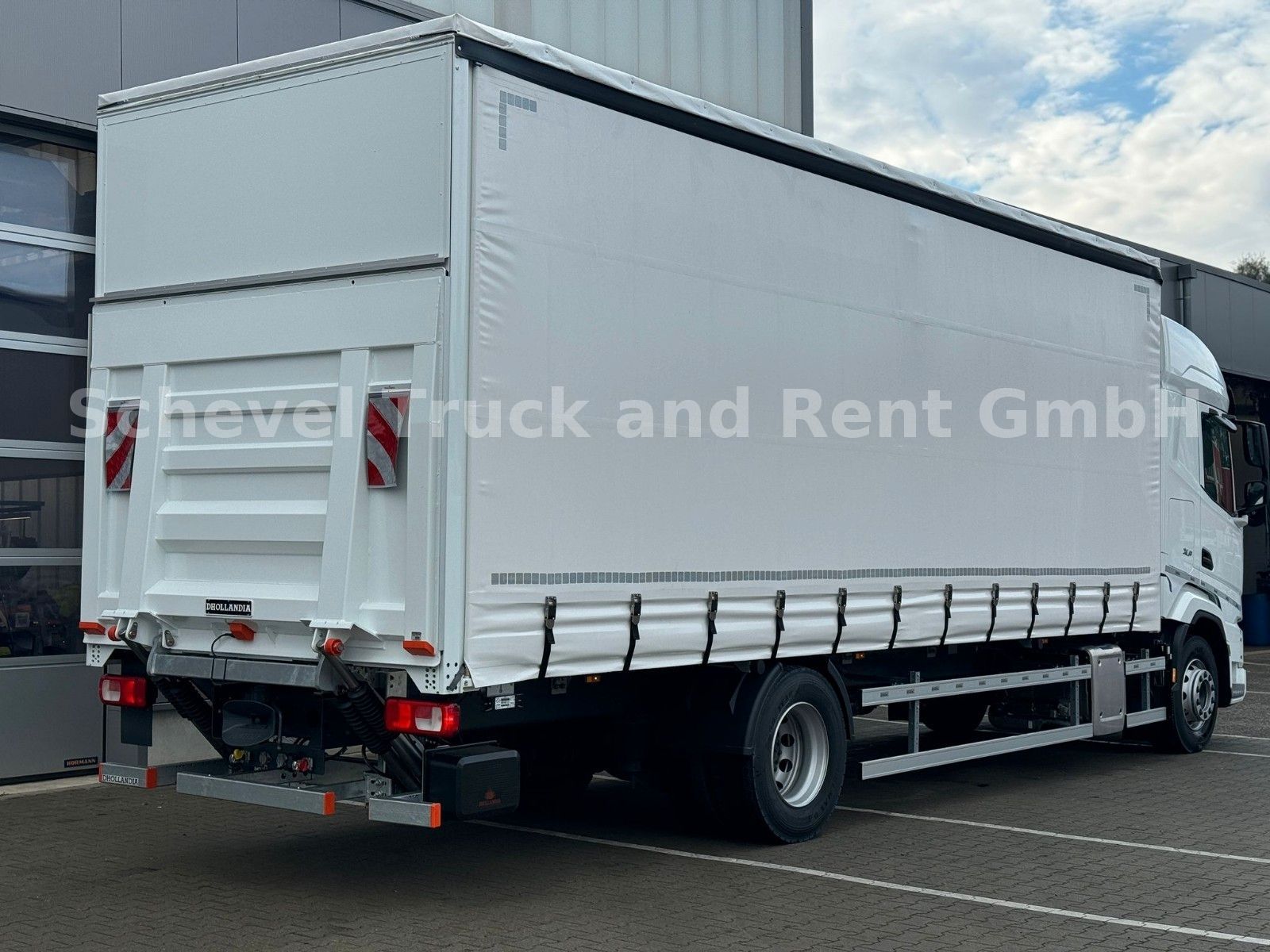 Fahrzeugabbildung DAF XF 480 4x2  Pritsche/Plane + LBW Dhollandia