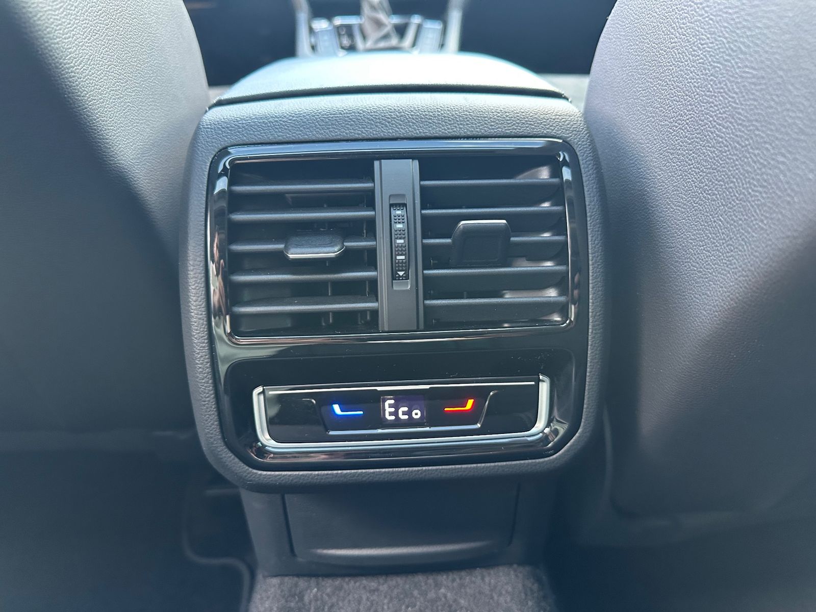 Fahrzeugabbildung Volkswagen Passat Variant 1.4 TSI DSG GTE NAV+IQ-LIGHT+PANO