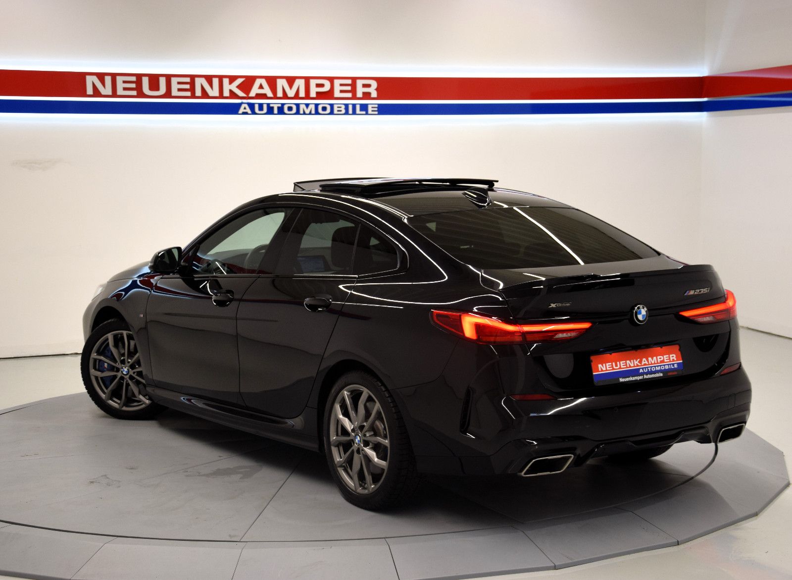 Fahrzeugabbildung BMW M235i xDrive Gran Coupe Pano ACC HuD h/k Memory