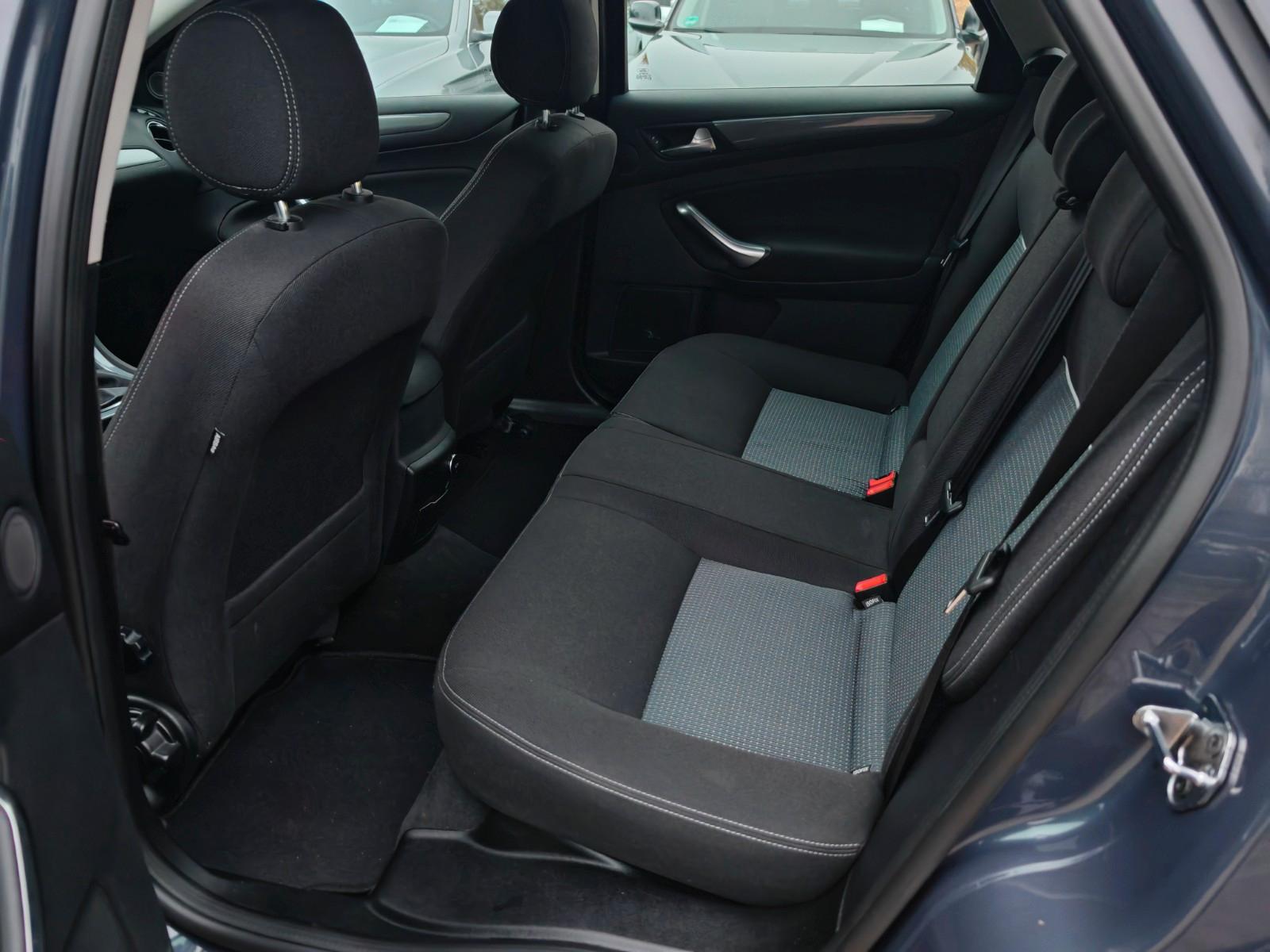 Ford Mondeo 2013 — photo 21