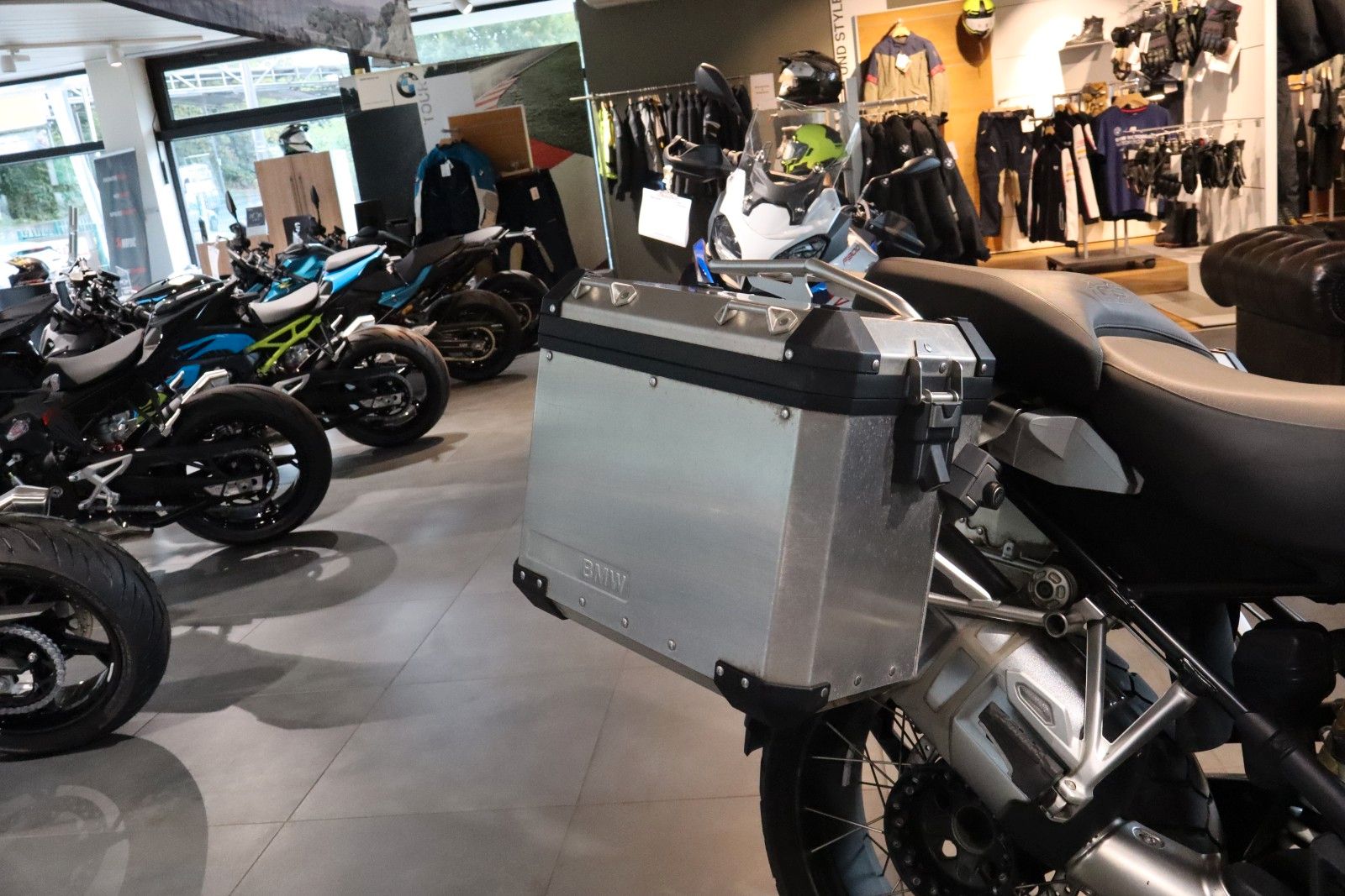 Fahrzeugabbildung BMW R 1250 GS ADV mit Alukoffer
