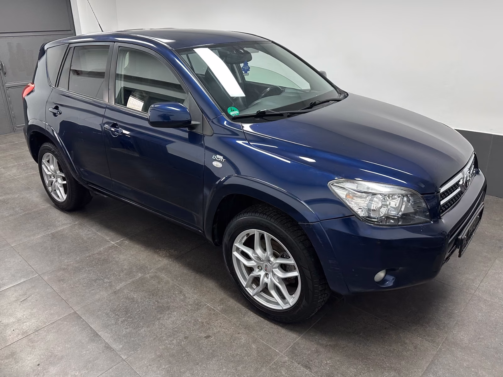 Toyota RAV4 Executive 2.2 D-CAT 177 ch 4x4 • Cuir • GPS • Caméra • Attelage
