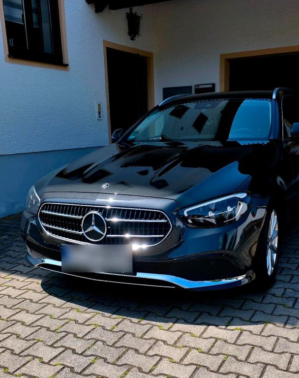 Image of Mercedes-Benz E 220