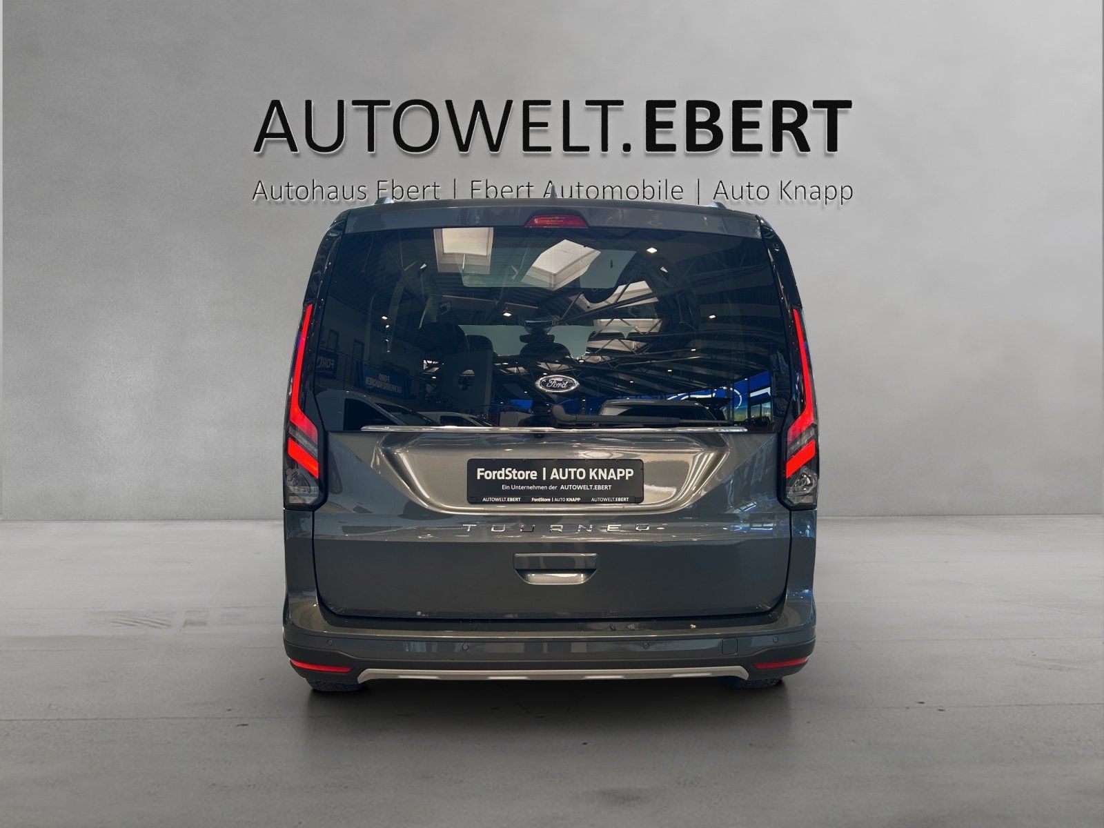 Fahrzeugabbildung Ford Tourneo Connect Active 122PS Kurz 7 Sitze