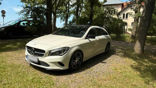 MERCEDES-BENZ Mercedes Benz CLA 220 d 4MATIC, Shooting B...