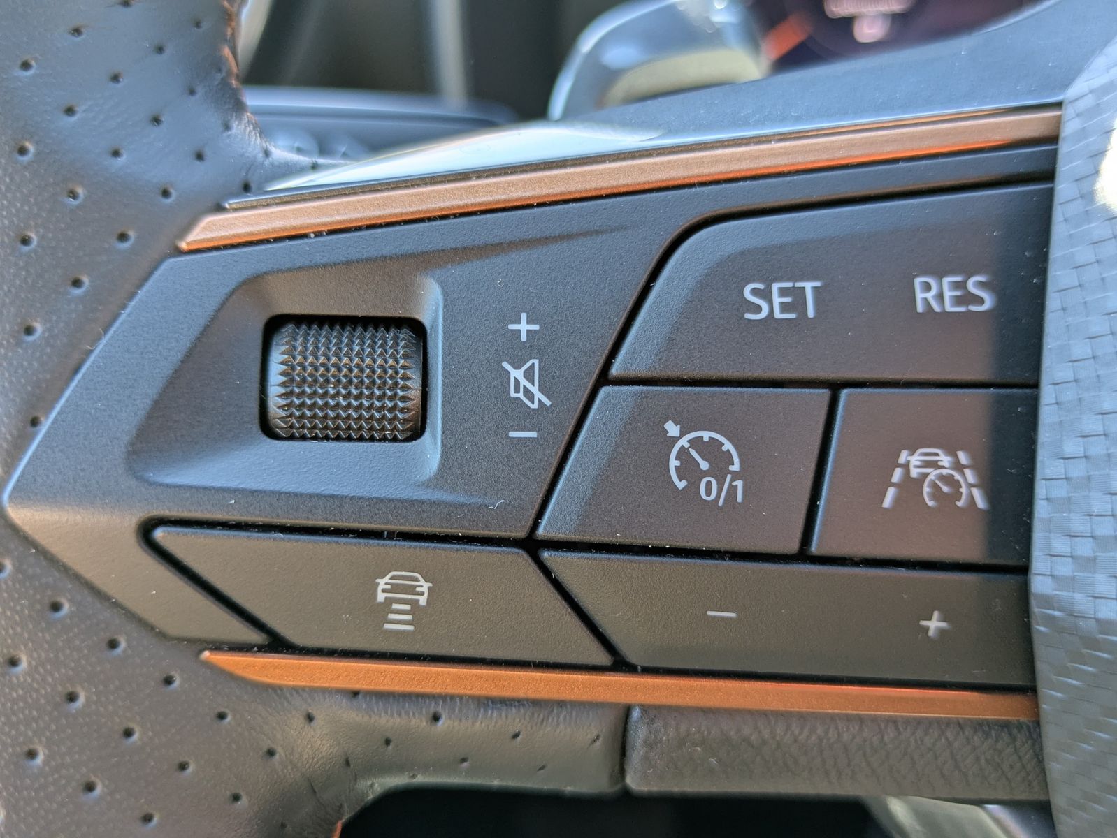 Fahrzeugabbildung CUPRA Leon 1.5 eTSI DSG MATRIX-LED*ACC*AHK*KAMERA*18"