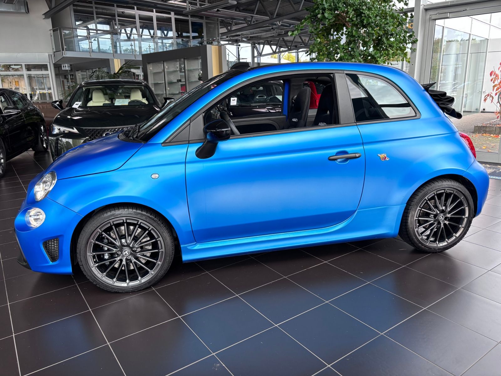 Fahrzeugabbildung Abarth 695 C   BEATS NAVI 17"
