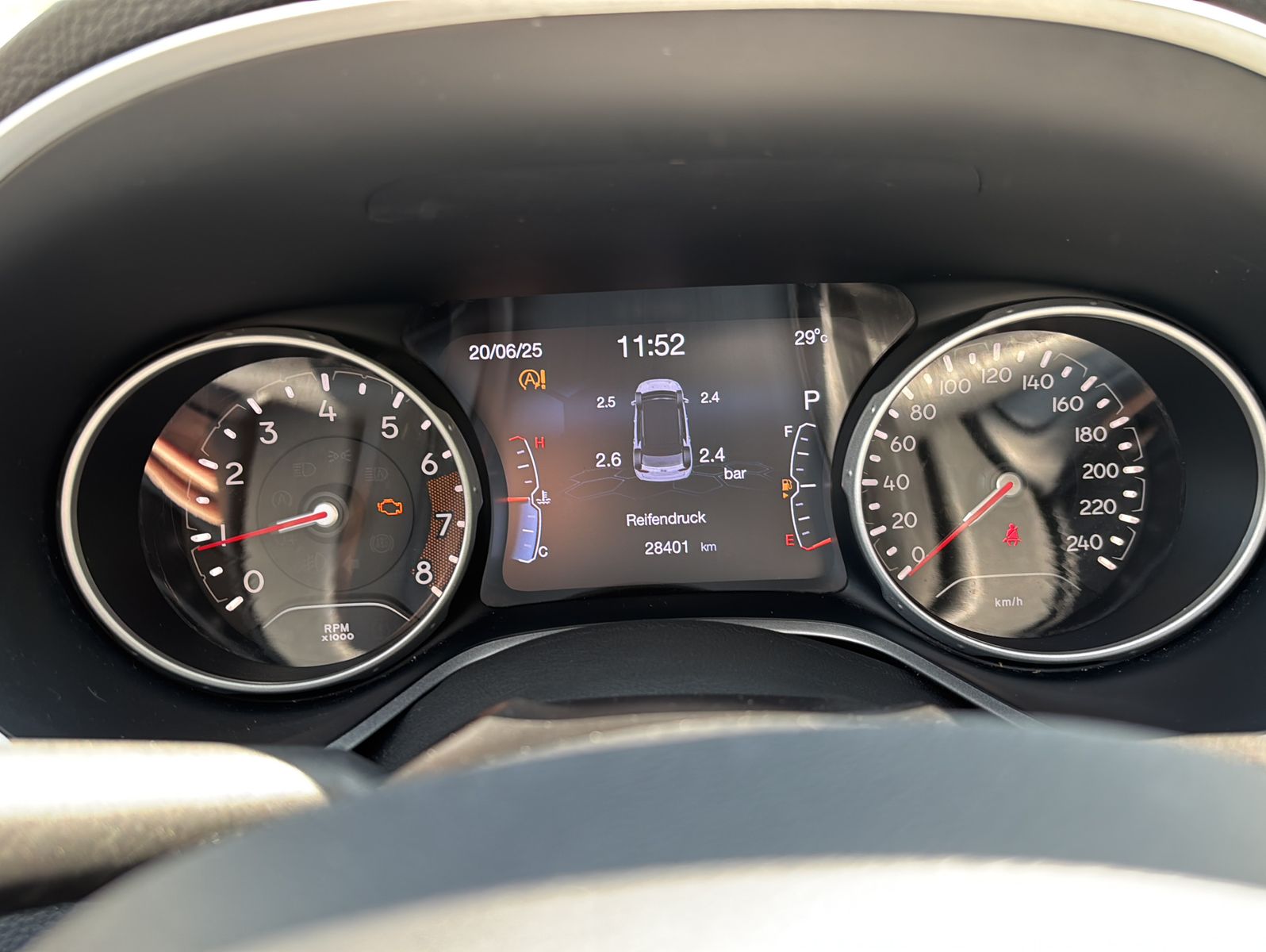 Fahrzeugabbildung Jeep Compass 1.3 T-GDI I4 LIMITED DCT 150 PS