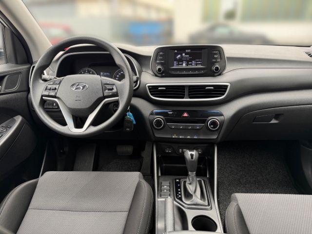Fahrzeugabbildung Hyundai Tucson Pure 2WD 1.6 +RADIO+KLIMA+LICHTSENSOR+BLU