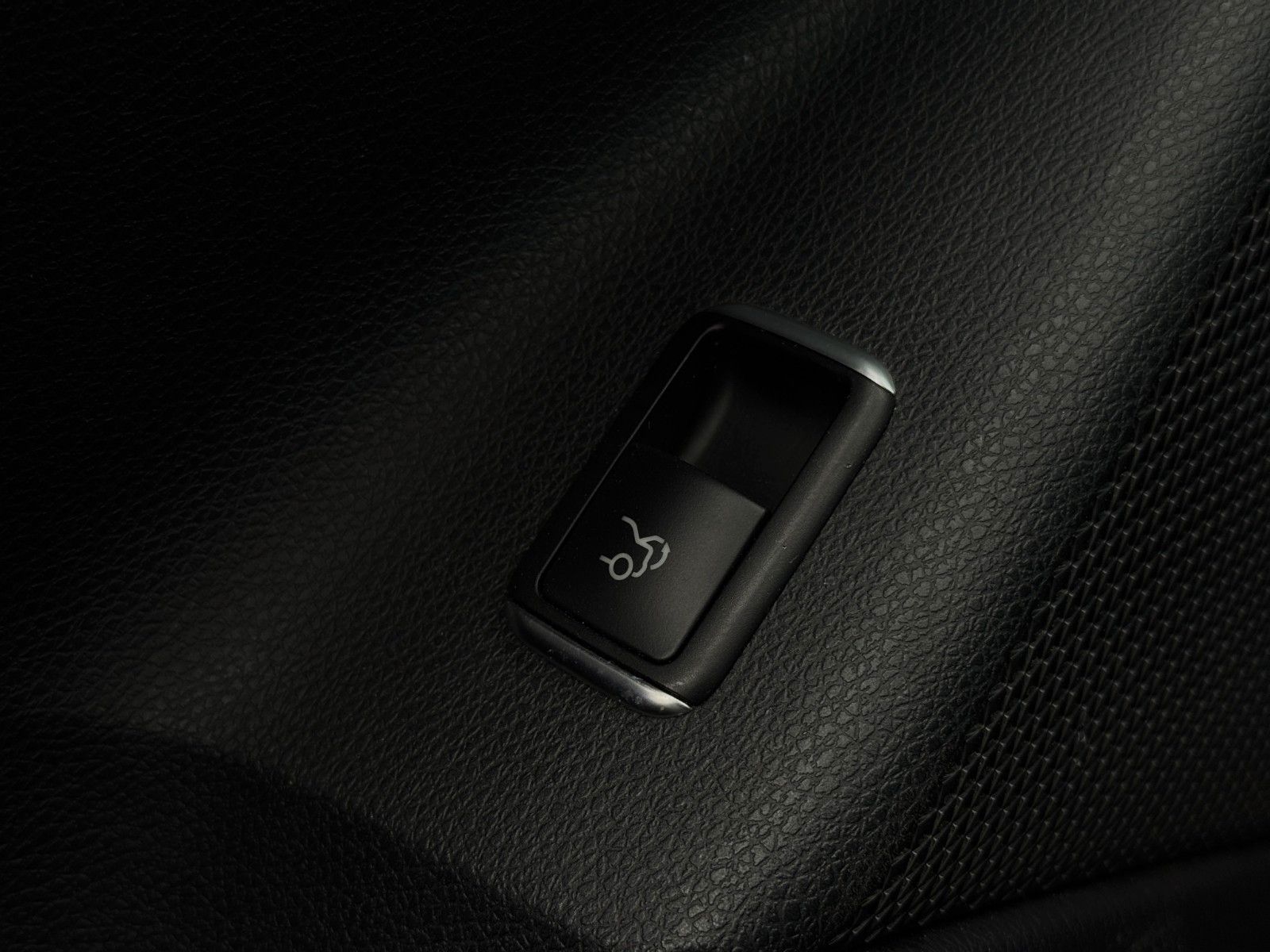 Fahrzeugabbildung Mercedes-Benz CLA 180 Pano/Automatik/Bi-Xen/Navi/Sitzheizung