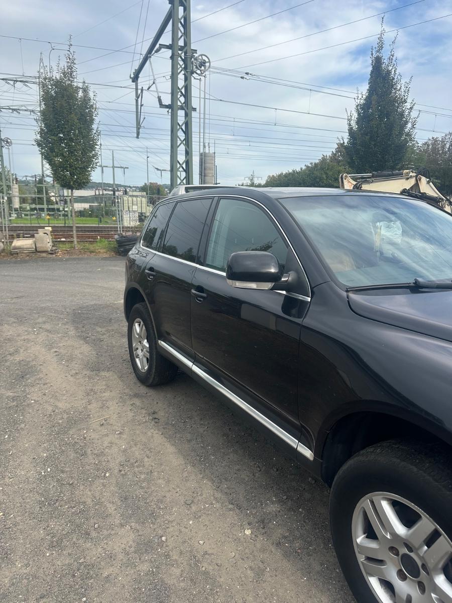 Volkswagen Touareg 2004 — двигун 4.921 cm³, 313 HP (230kW)