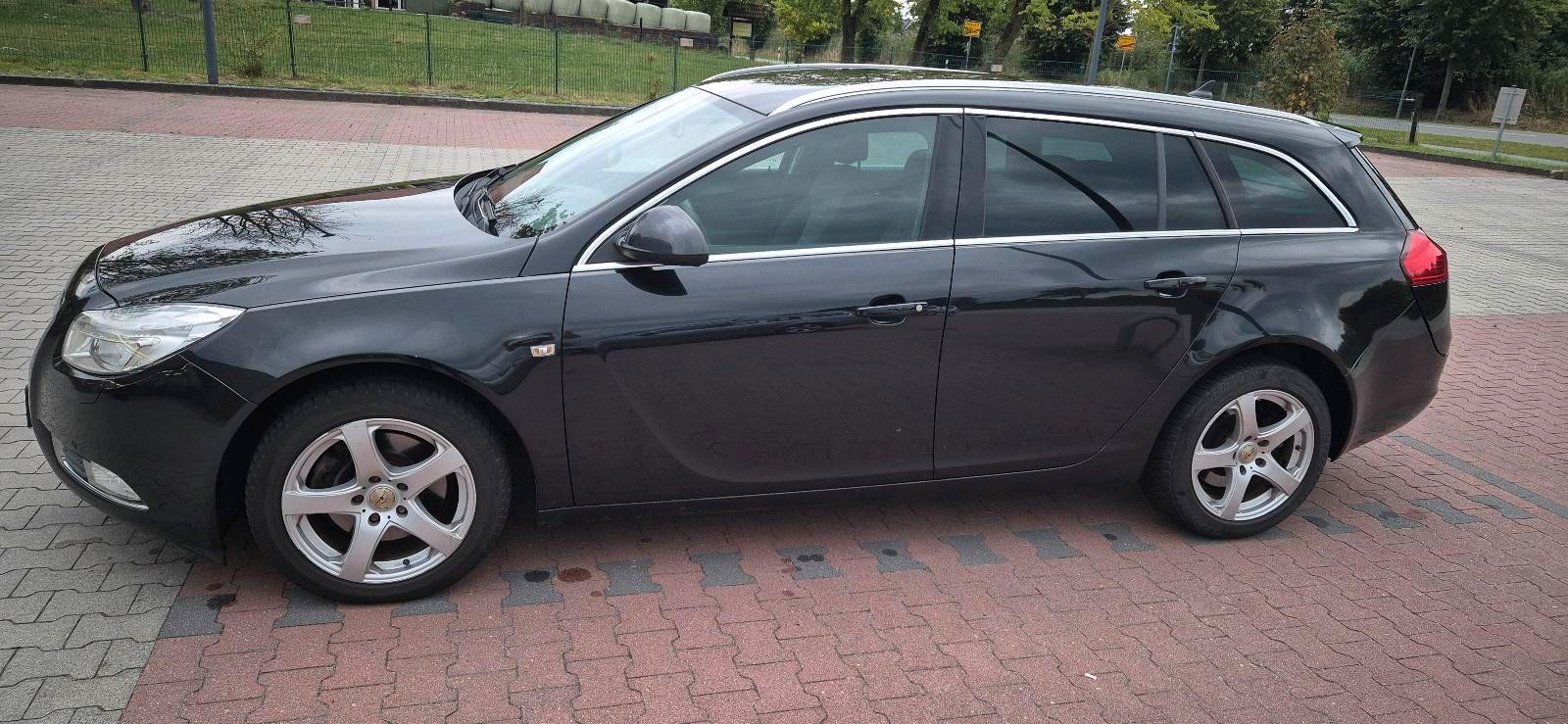 Opel Insignia 2013 — rear view
