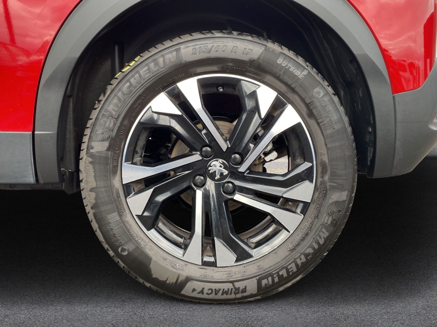 Fahrzeugabbildung Peugeot 2008 Allure 1.2 PureTech 130 EU6d *GT-Line Paket