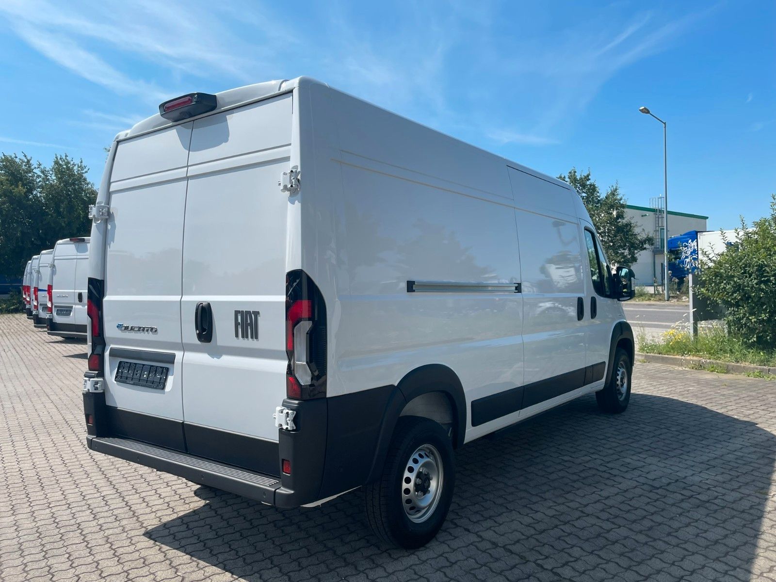 Fahrzeugabbildung Fiat E- Ducato H2 Kastenwagen 42 L3H2 200kW Hochdach