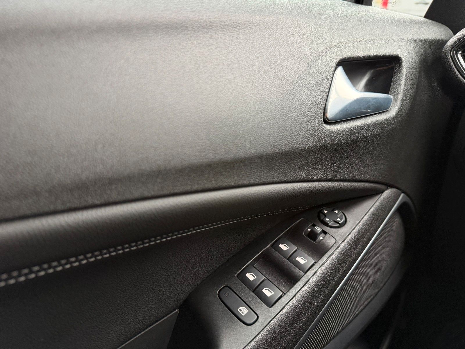 Fahrzeugabbildung Opel Crossland Elegance 110PS Navi/Kamera/Allwetter!
