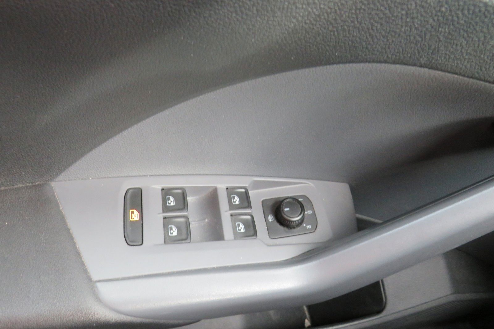 Fahrzeugabbildung Volkswagen T-Cross Life DSG PDC TELVOR SITZH. 1H.
