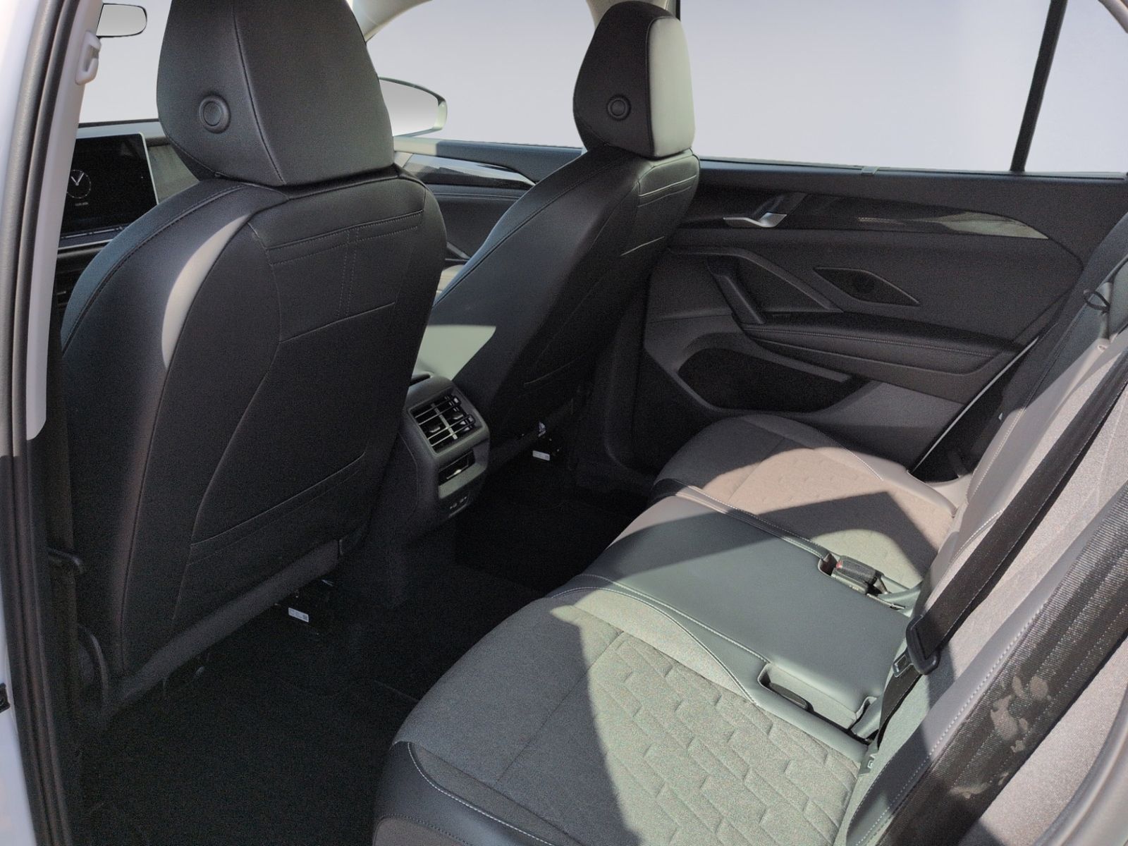 Tayron 1.5 eTSI eHybrid DSG Life AHK+NAVI+DCC