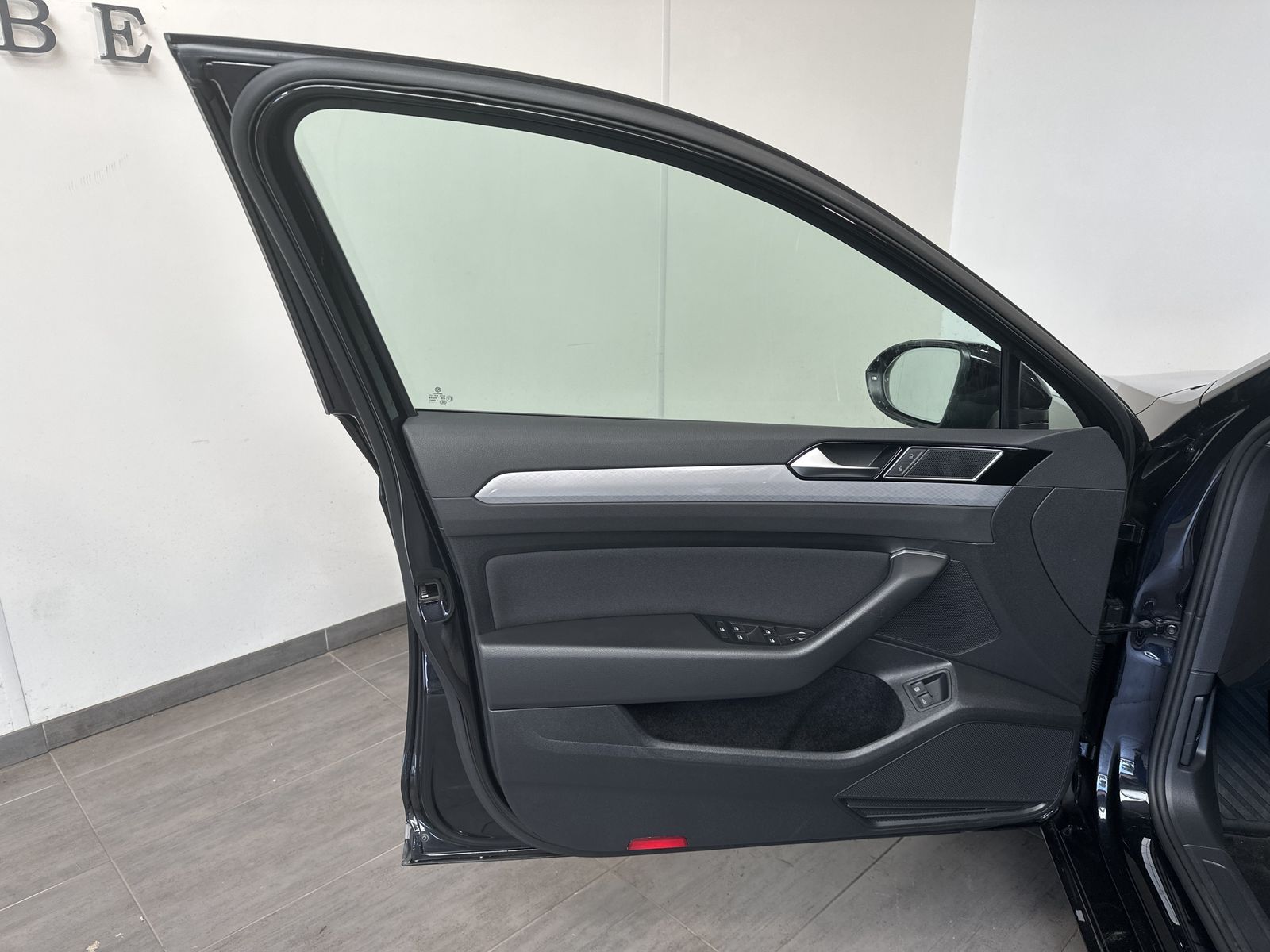 Fahrzeugabbildung Volkswagen Passat Variant 1.4 GTE+NAV+IQ-LIGHT+ACC+AHK+SHZ