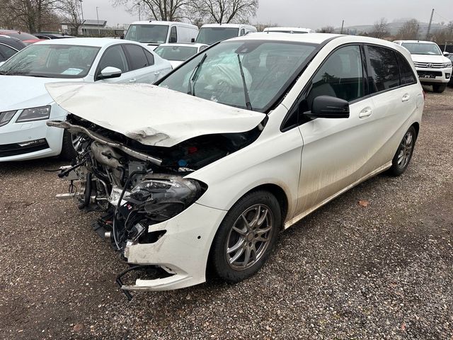 Mercedes-Benz B 200 Sportpaket Frontschaden