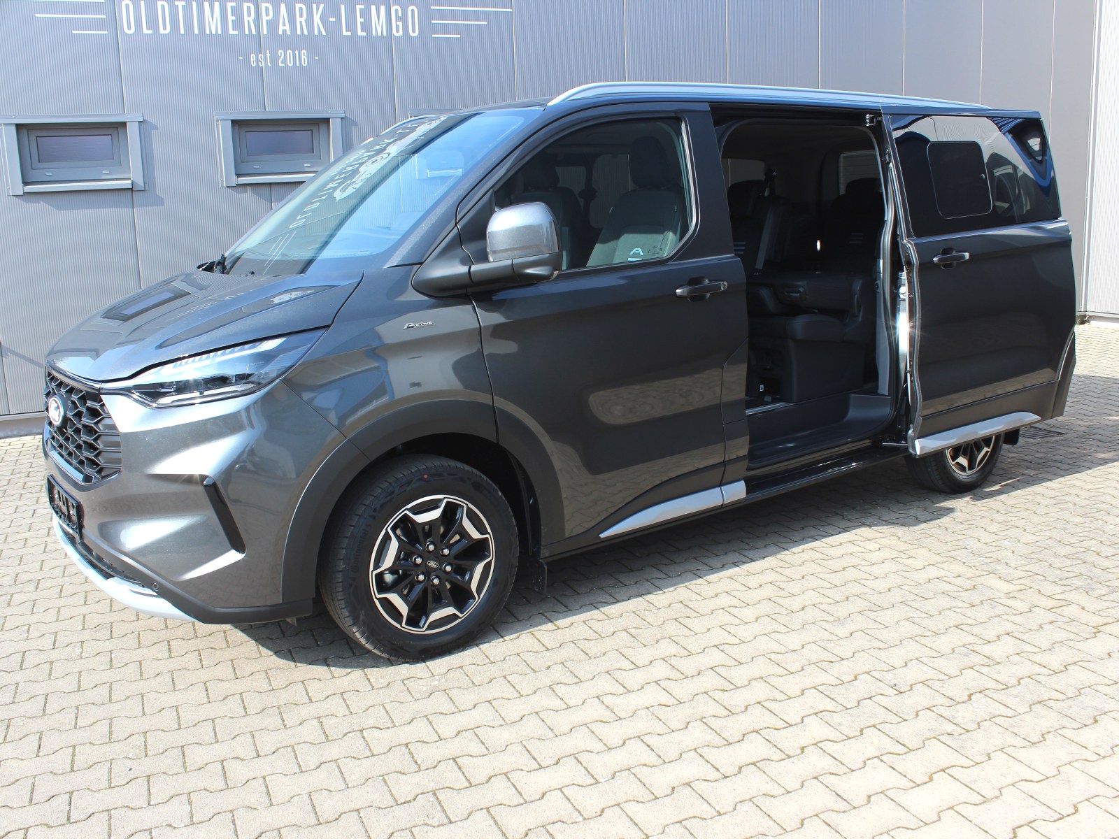 Fahrzeugabbildung Ford Tourneo Custom 320 L1 Tourneo Active FWD Bus