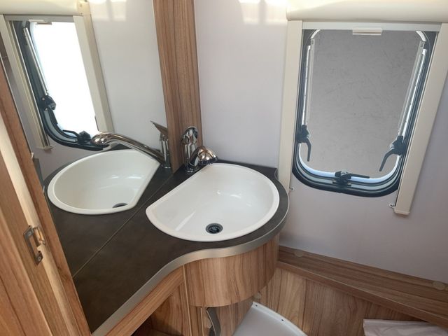 HYMER  ERIBA  HYMERCAR ERIBA Feeling 442