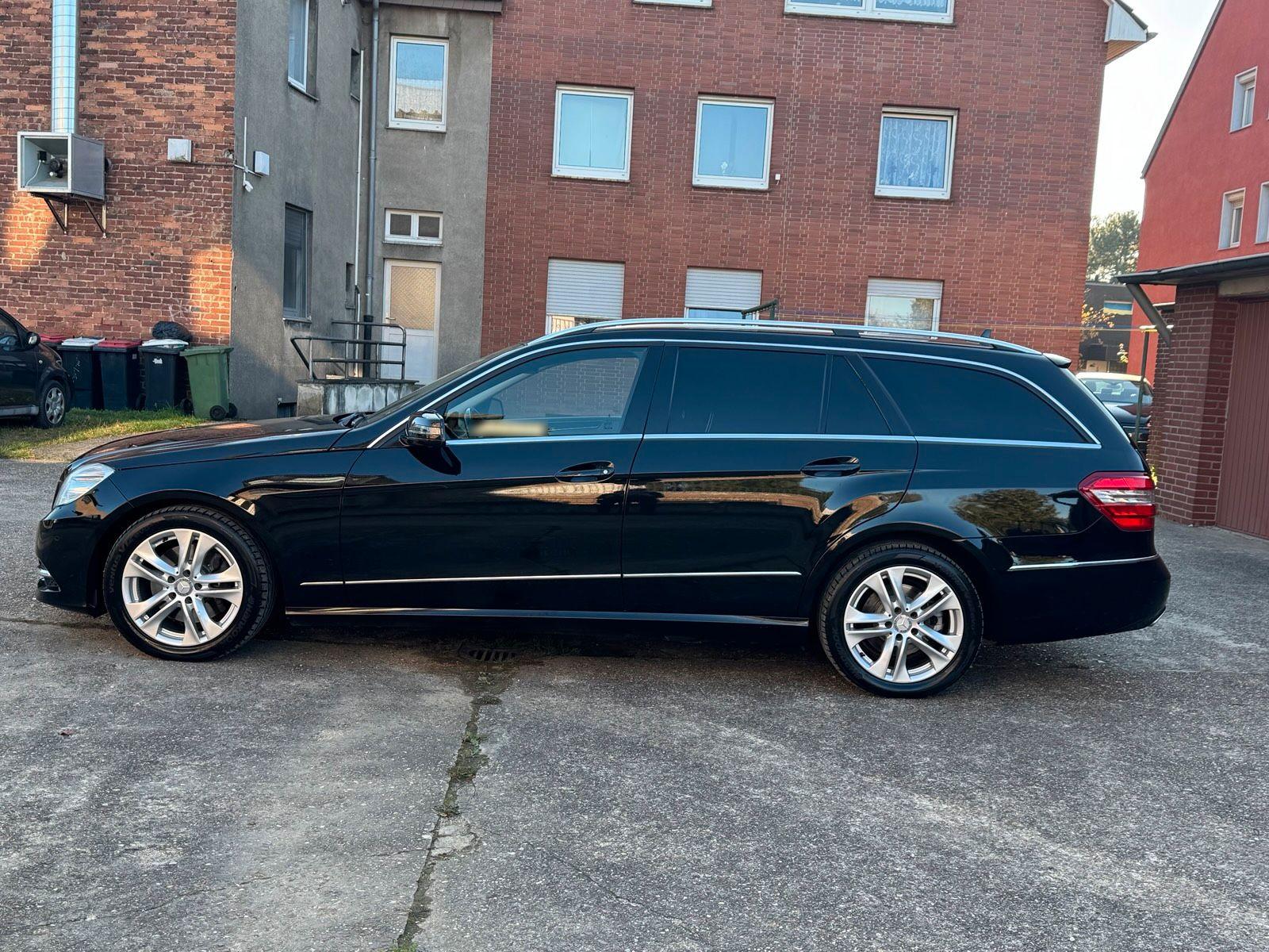 Mercedes-Benz E350 2013 — rear view
