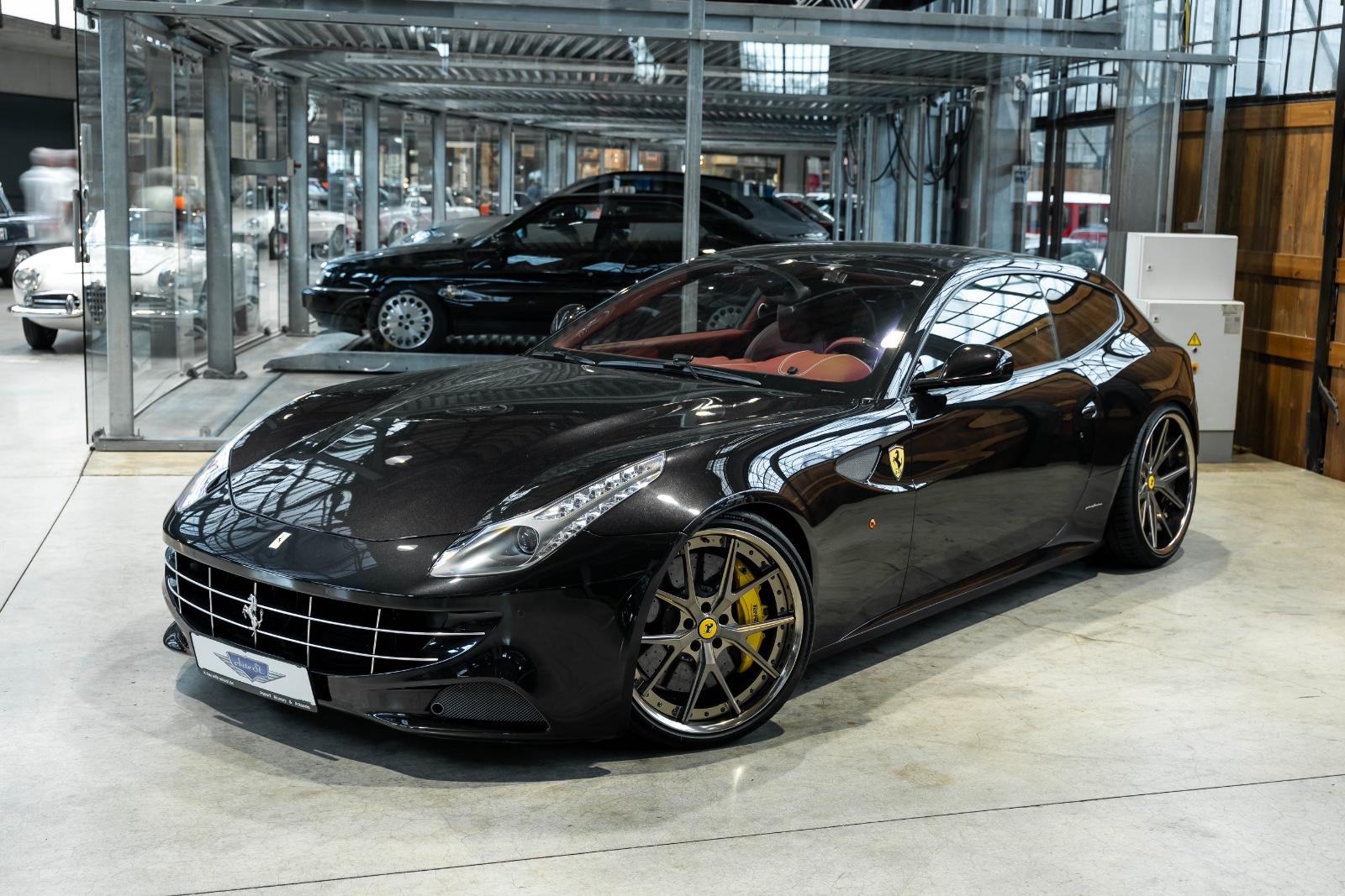 Ferrari FF V12 | Carbon + LED's | Memory | nur 14.500 km