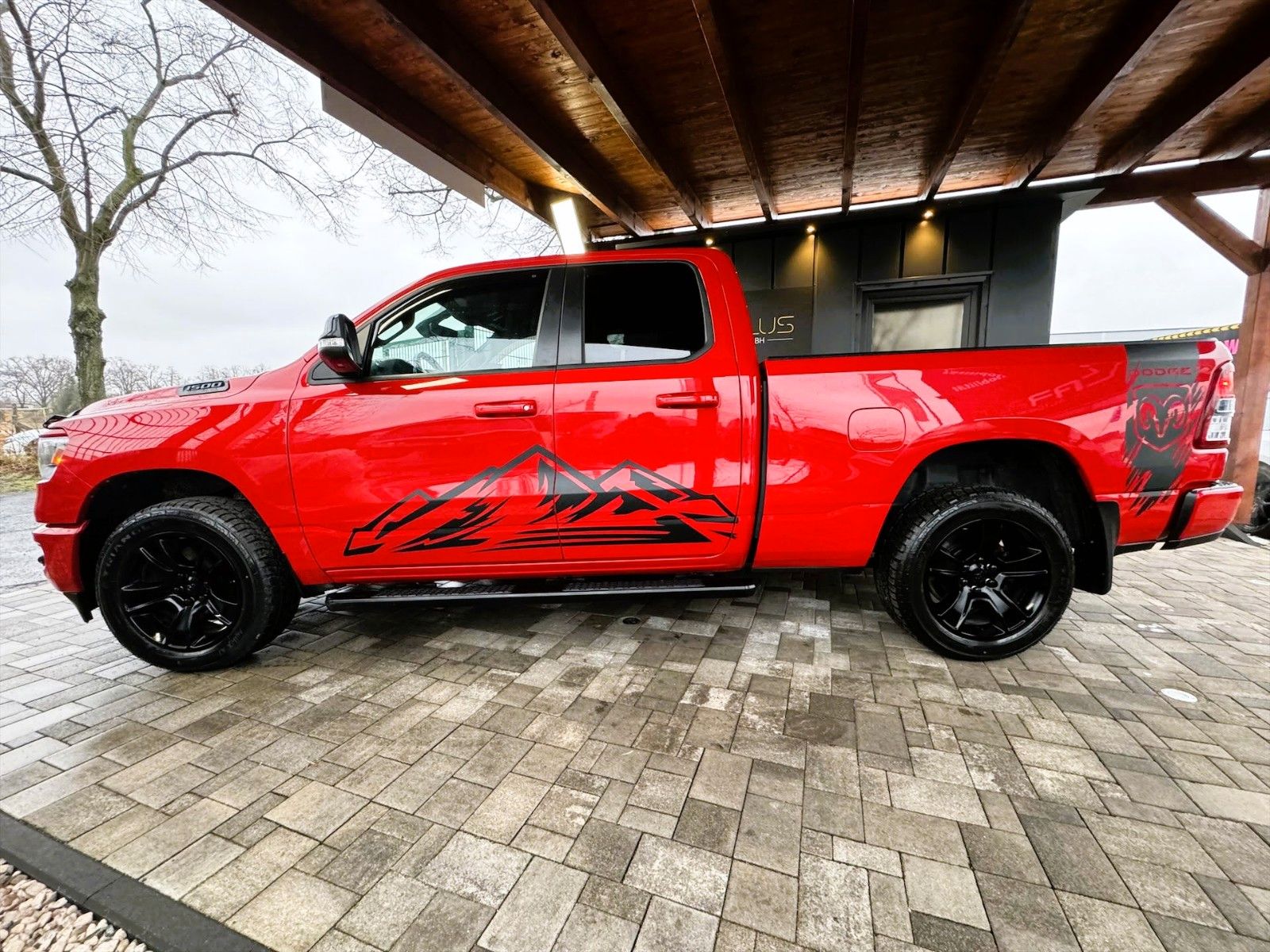 Fahrzeugabbildung Dodge RAM 5.7 V8 HEMI RED DEVIL Night Edition 4x4 LED