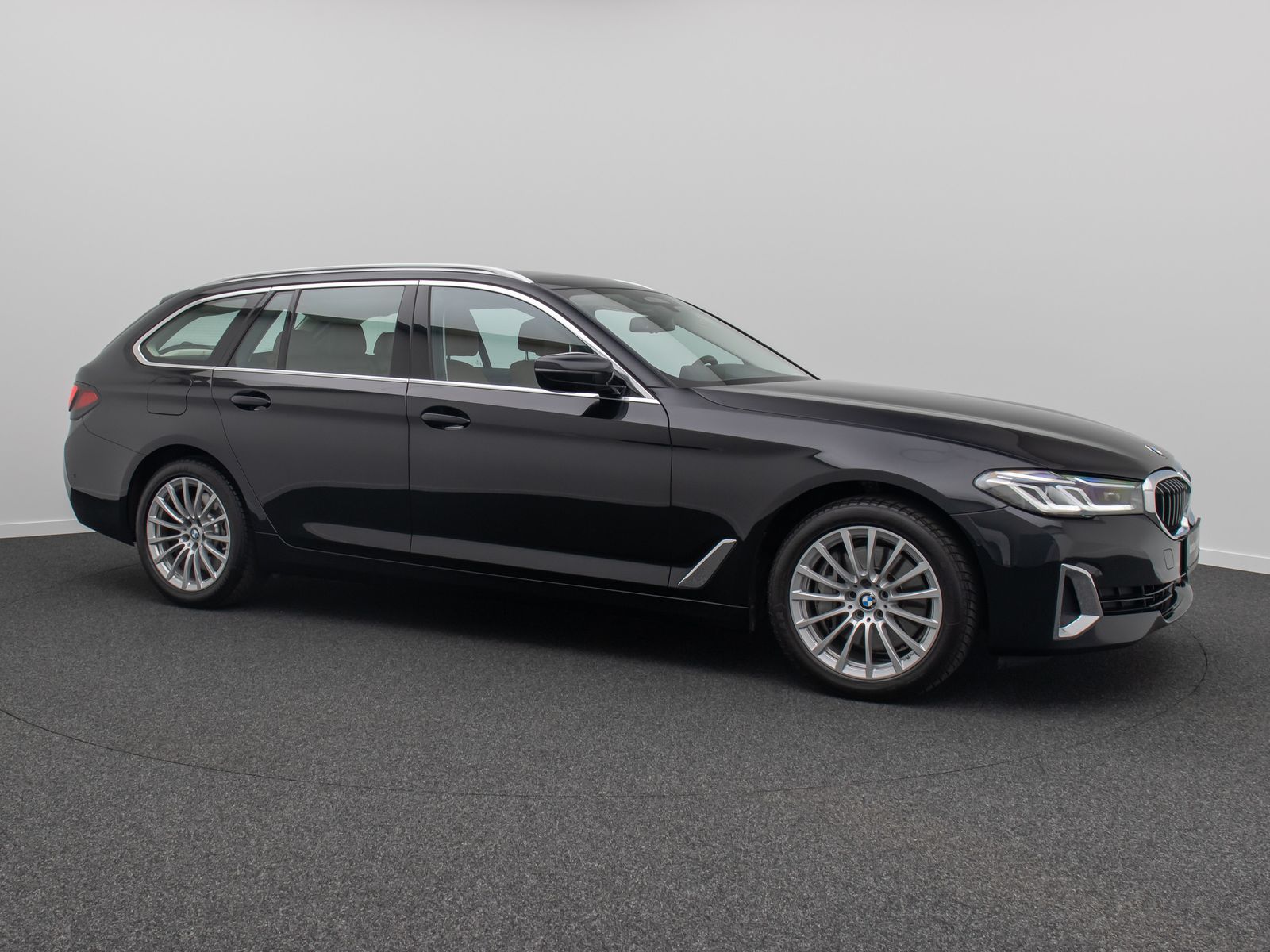Fahrzeugabbildung BMW 540d xD Luxury Line Panorama HUD HIFi DAB DisKey