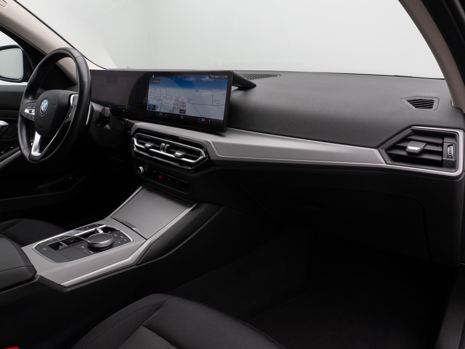 Fahrzeugabbildung BMW 320e xD SAG Kamera DAB Alarm DriveAs CockpitPlus