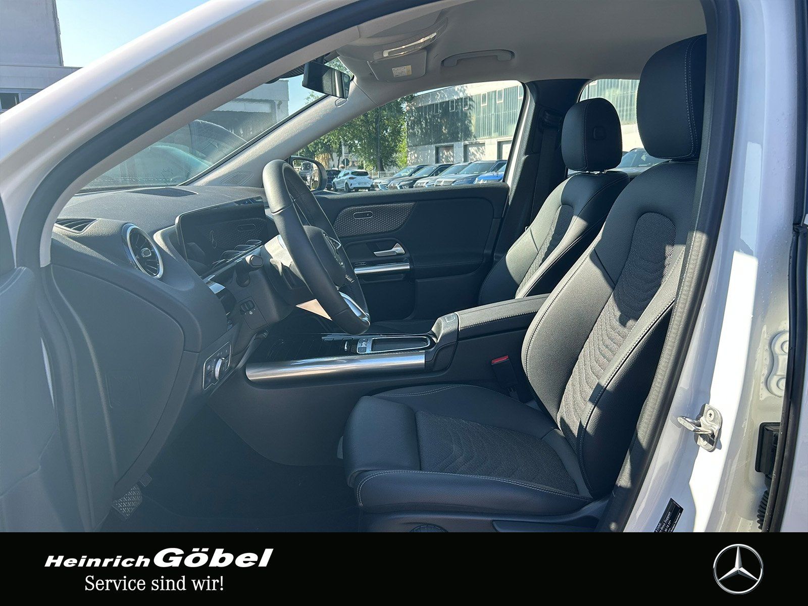 Fahrzeugabbildung Mercedes-Benz GLA 180 PROGRESSIVE*AHK*CARPLAY*LED*EASY-PACK*WI