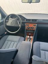 Mercedes-Benz W124 Mercedes TE 280 S124 - Mercedes-Benz E 280 aus 1993