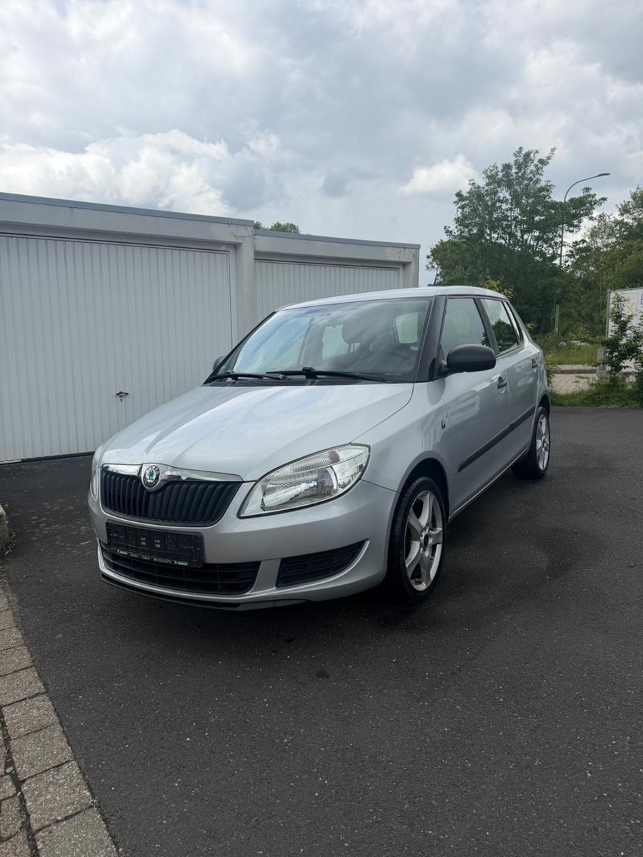 Skoda Fabia /Steuerkette & Reifen Neu/TÜV-Neu/Klima