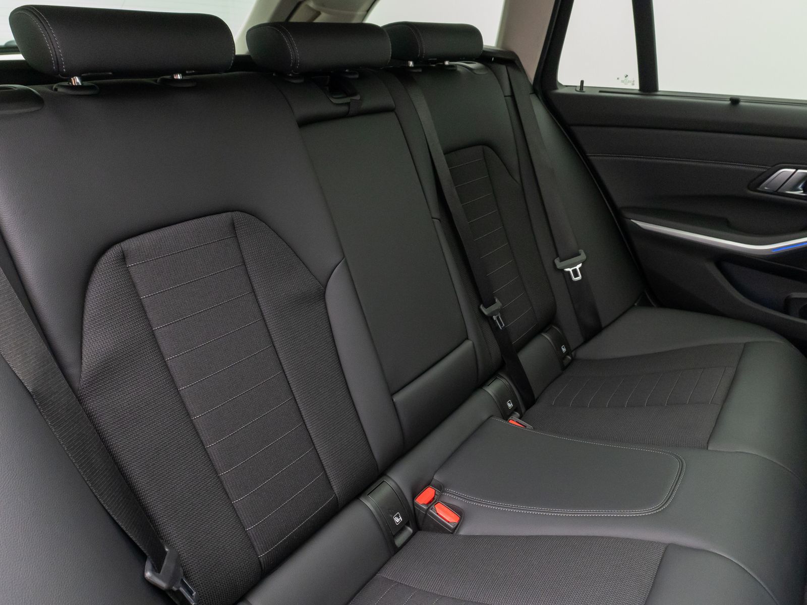 Fahrzeugabbildung BMW 320d  xD Sport Line Panorama Kamera HiFi Komfort