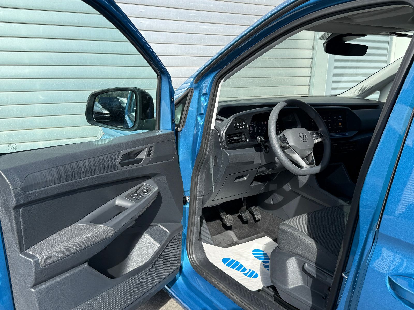 Fahrzeugabbildung Volkswagen Caddy 2.0 TDI Navi GRA LED SHZ Rückfahrkamera