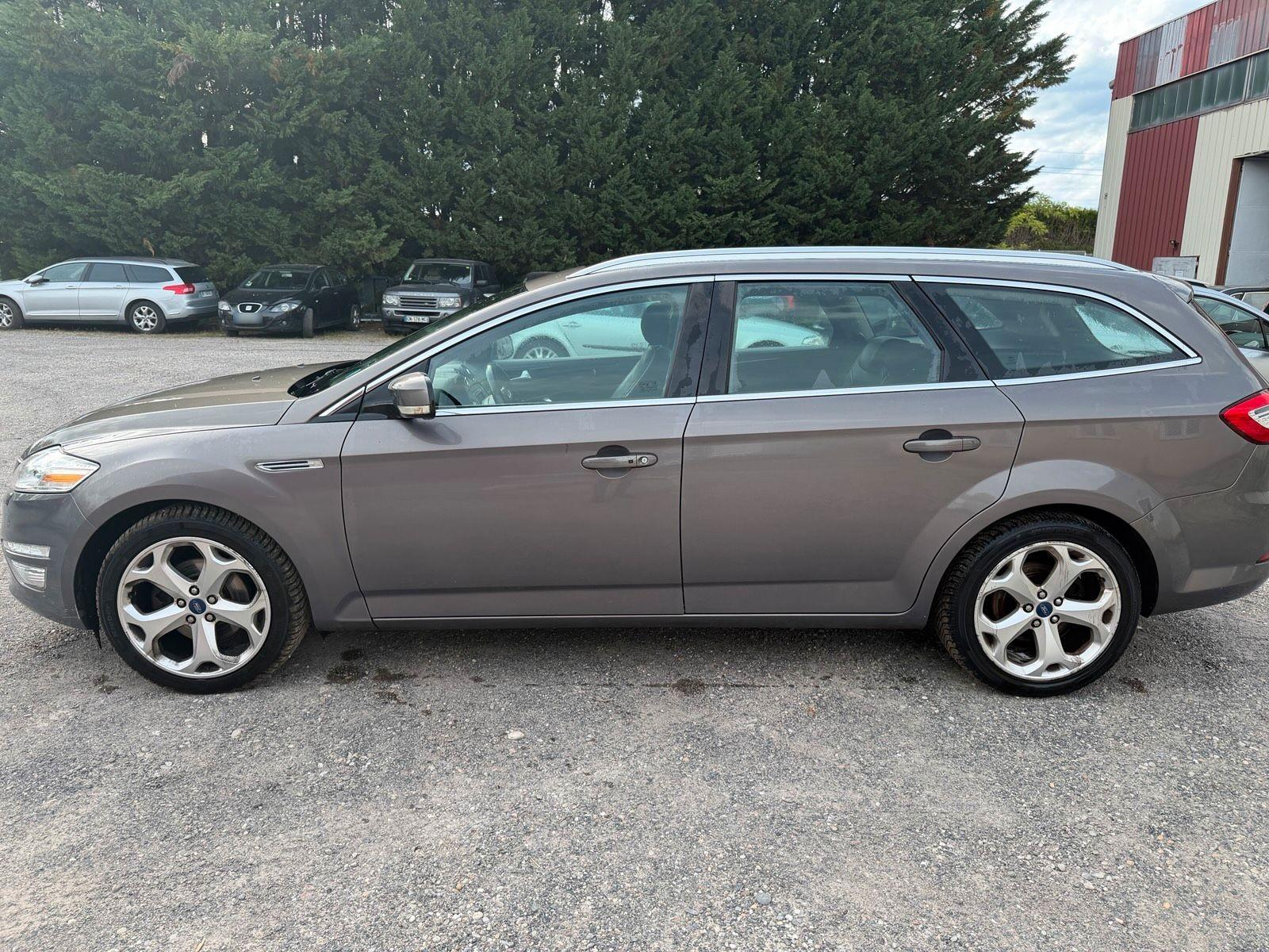Ford Mondeo 2013 — rear view