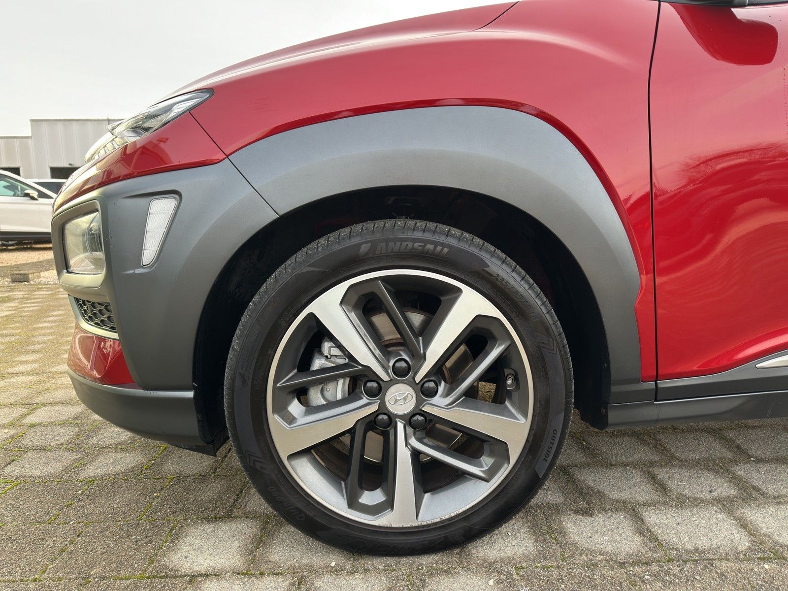 HYUNDAI KONA 1.6 T-GDI Premium 4WD AUTOMATIK / LEDER / H - Image 18