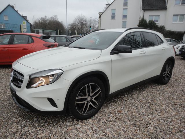 Mercedes-Benz GLA 200 URBAN NAVi-TEiLLEDER-erst 50000 KM