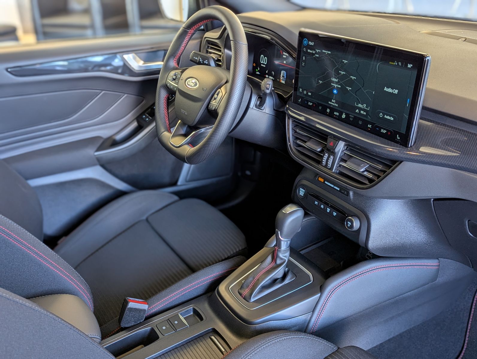 Fahrzeugabbildung Ford Focus 1.0 ST-Line X Styling Matrix B&O Pano 18"