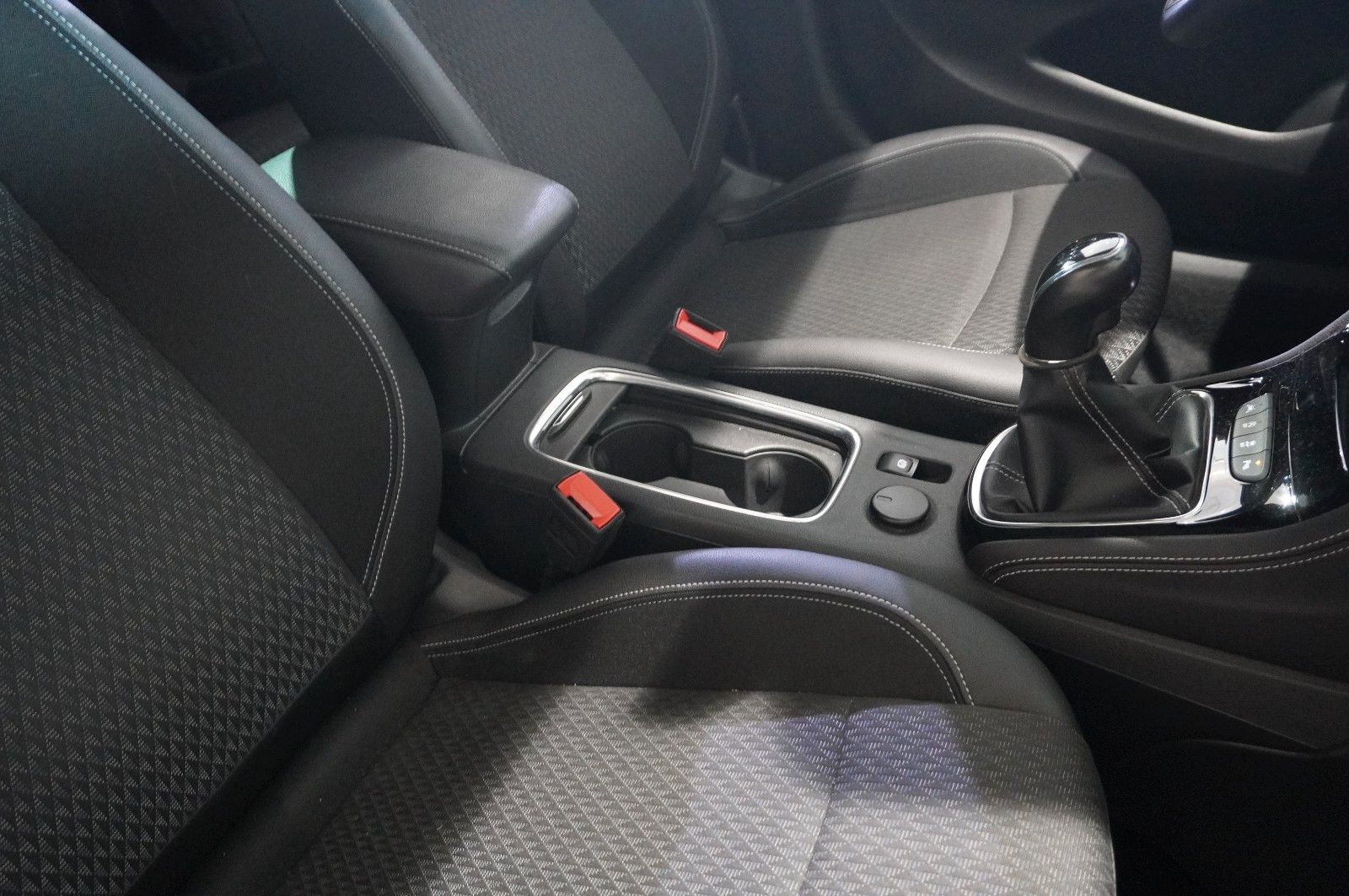 Fahrzeugabbildung Opel Astra K Lim. 1.4T INNOV. NAVI/LED/KAMERA/TEMP.