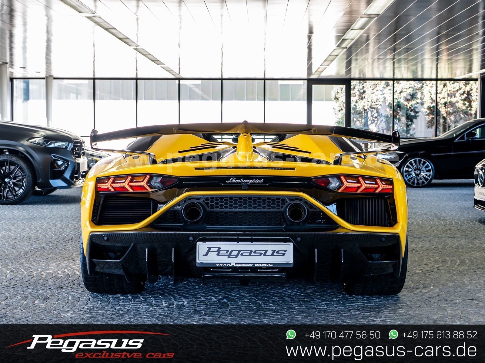 LAMBORGHINI Aventador - 11