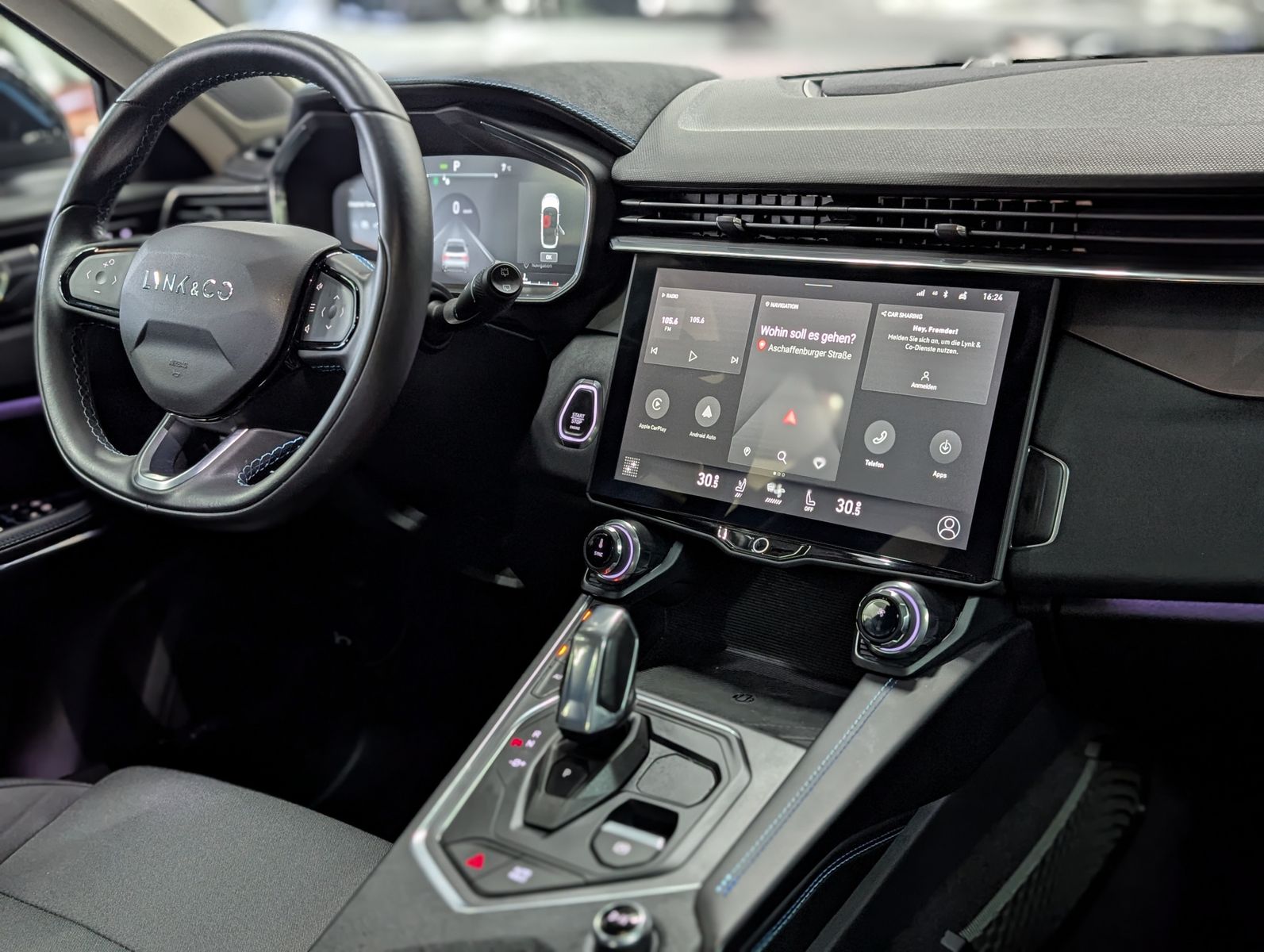 Fahrzeugabbildung Lynk&Co 01 1.5 T HEV ACC PANO APP LED KAM MEMO SHZ 24TKM