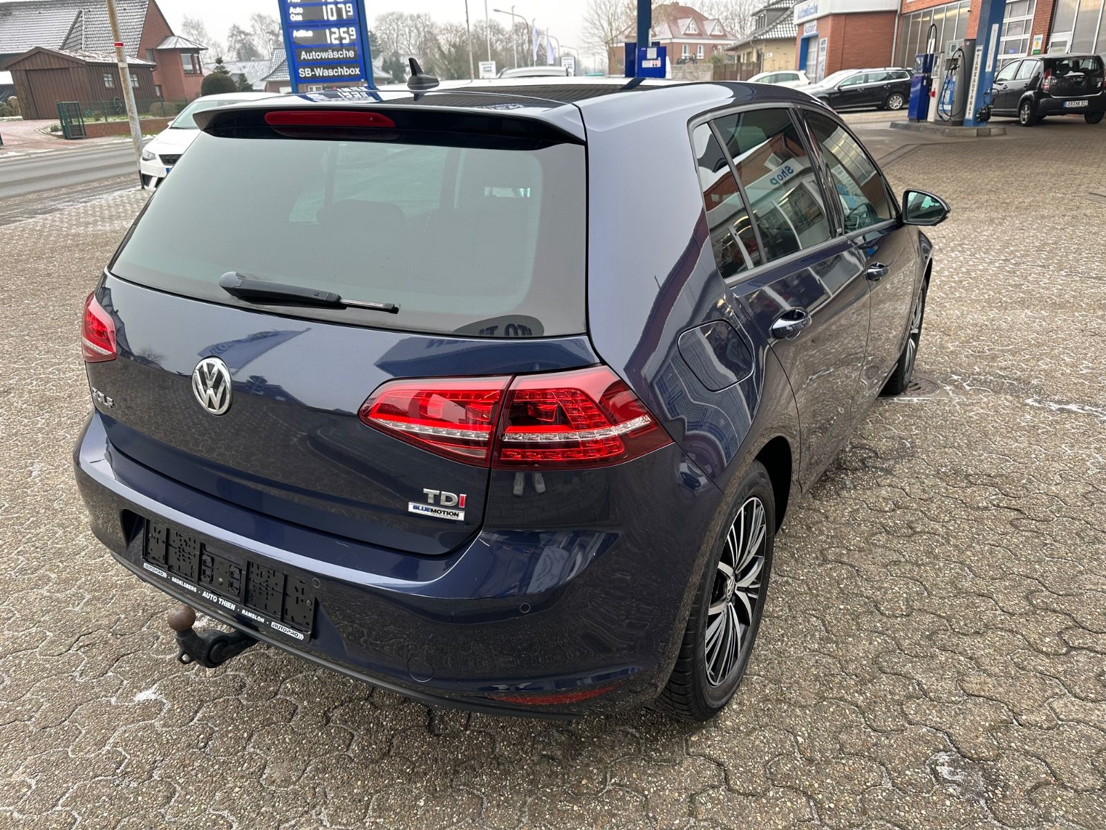 Fahrzeugabbildung Volkswagen Golf VII 1.6 TDI Allstar AHK/BiXenon/BT/GJR