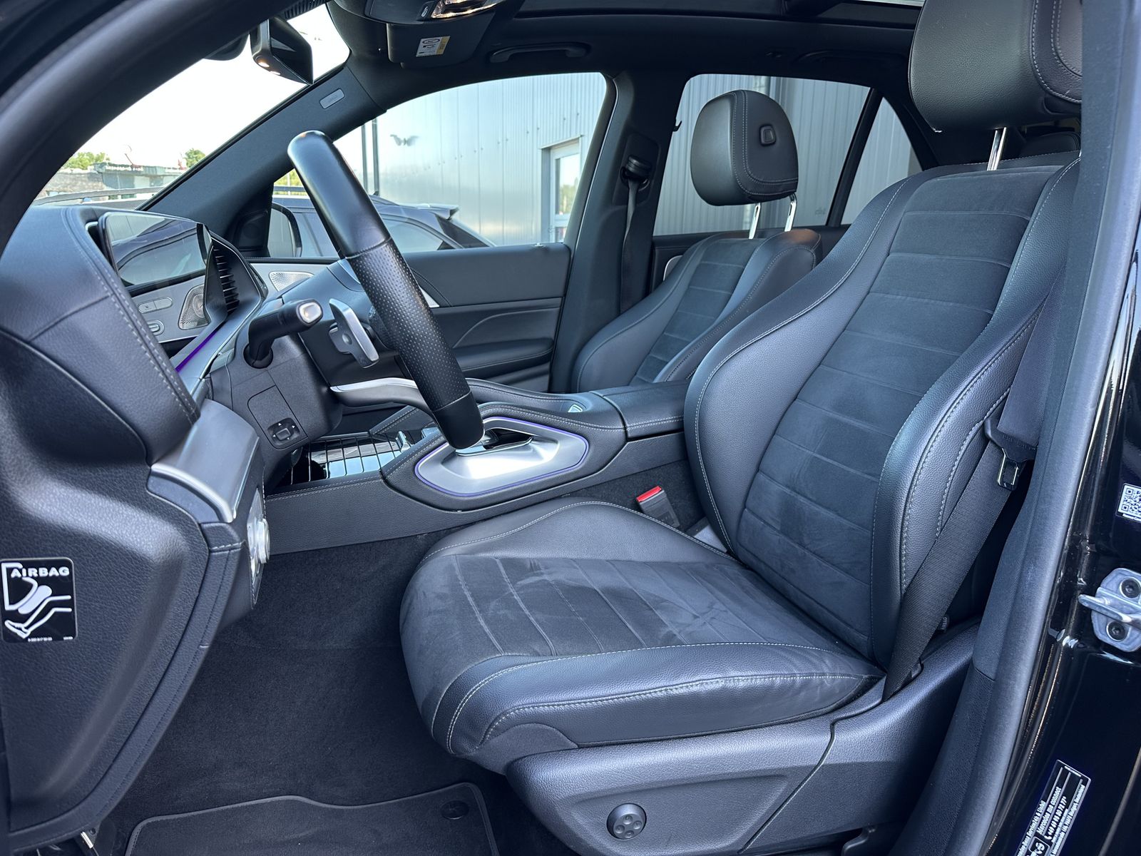 Fahrzeugabbildung Mercedes-Benz GLE 350d 4Matic AMG-Line NAV+LED+AHK+PANO+DISTRO