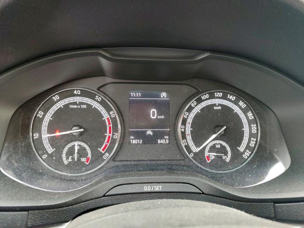 Fahrzeugabbildung SKODA Karoq Clever-LED-4xSHZ-KESSY-TEMP-SMART LINK-PDC