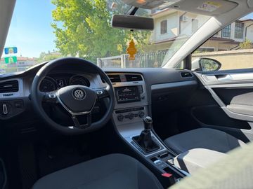 Volkswagen Golf - 9
